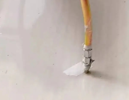 恒山瓷砖空鼓维修公司专业解答在瓷砖铺贴过程中，如果使用的砂料过粗（如全部使用了粗砂），可能会导致以下问题
